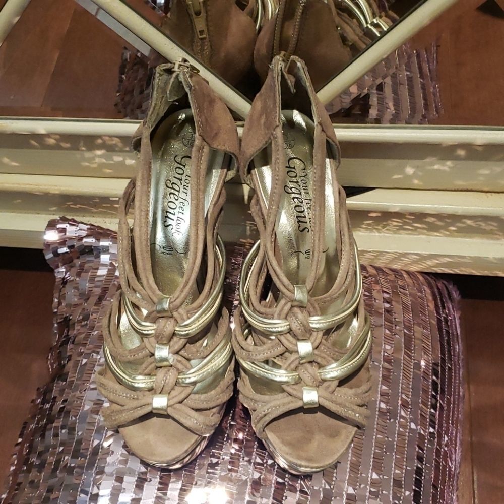 ❤NEW Look Womens Gold And Cream Wedge Strapy Sandals Size 6
